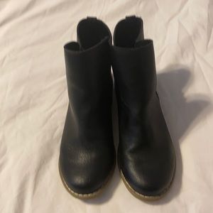 Girls Gap Black Size 4, booties.